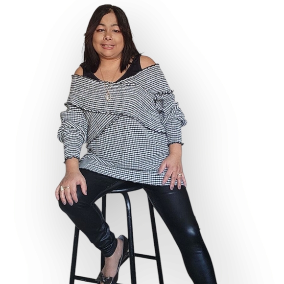 Women's Black and White Off-Shoulder Top - Picture 12 of 15